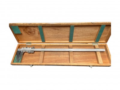 Mitutoyo 650mm Analog Dial Vernier Caliper Gauge Boxed