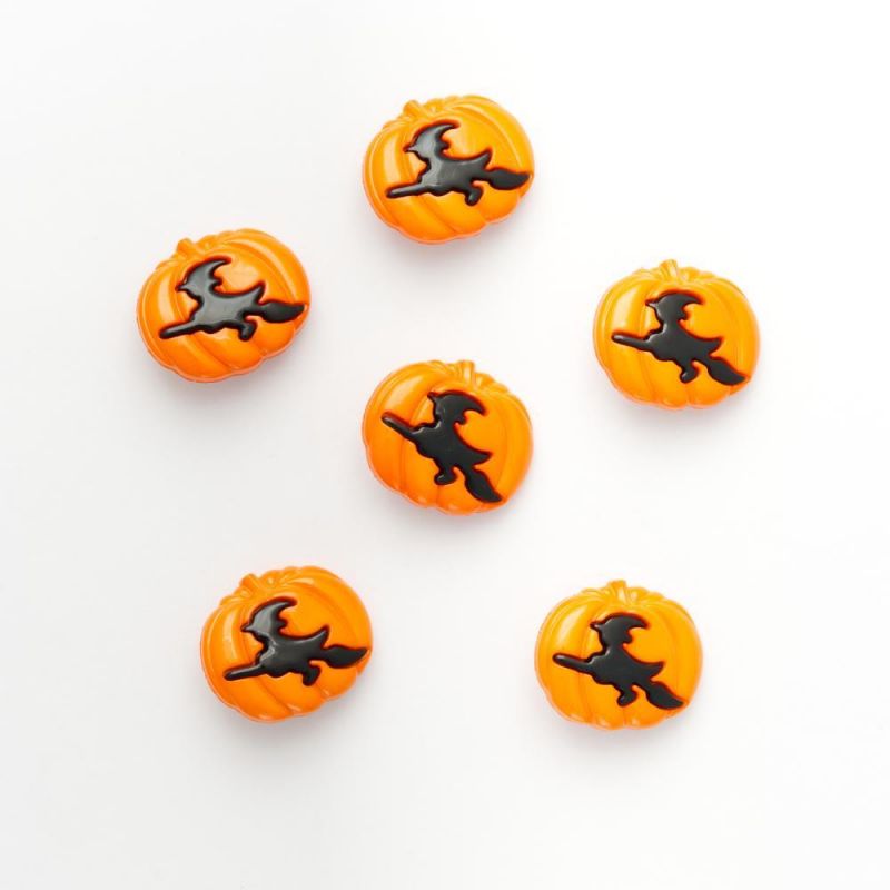 Pumpkin Witch Buttons - Size 34 