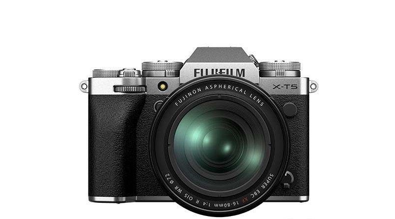 fujifilm x-t5 mirrorless digital camera with 16-80mm f/4 lens (silver)