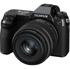 fujifilm gfx 50s ii medium format mirrorless camera with gf 35-70mm lens